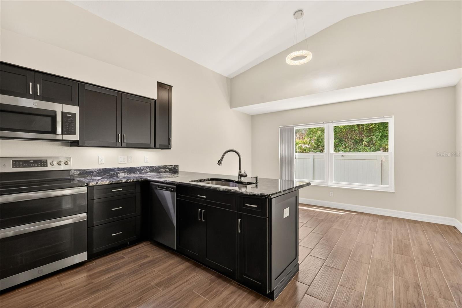 Image 8 of 33 For 11637 Lake Drive