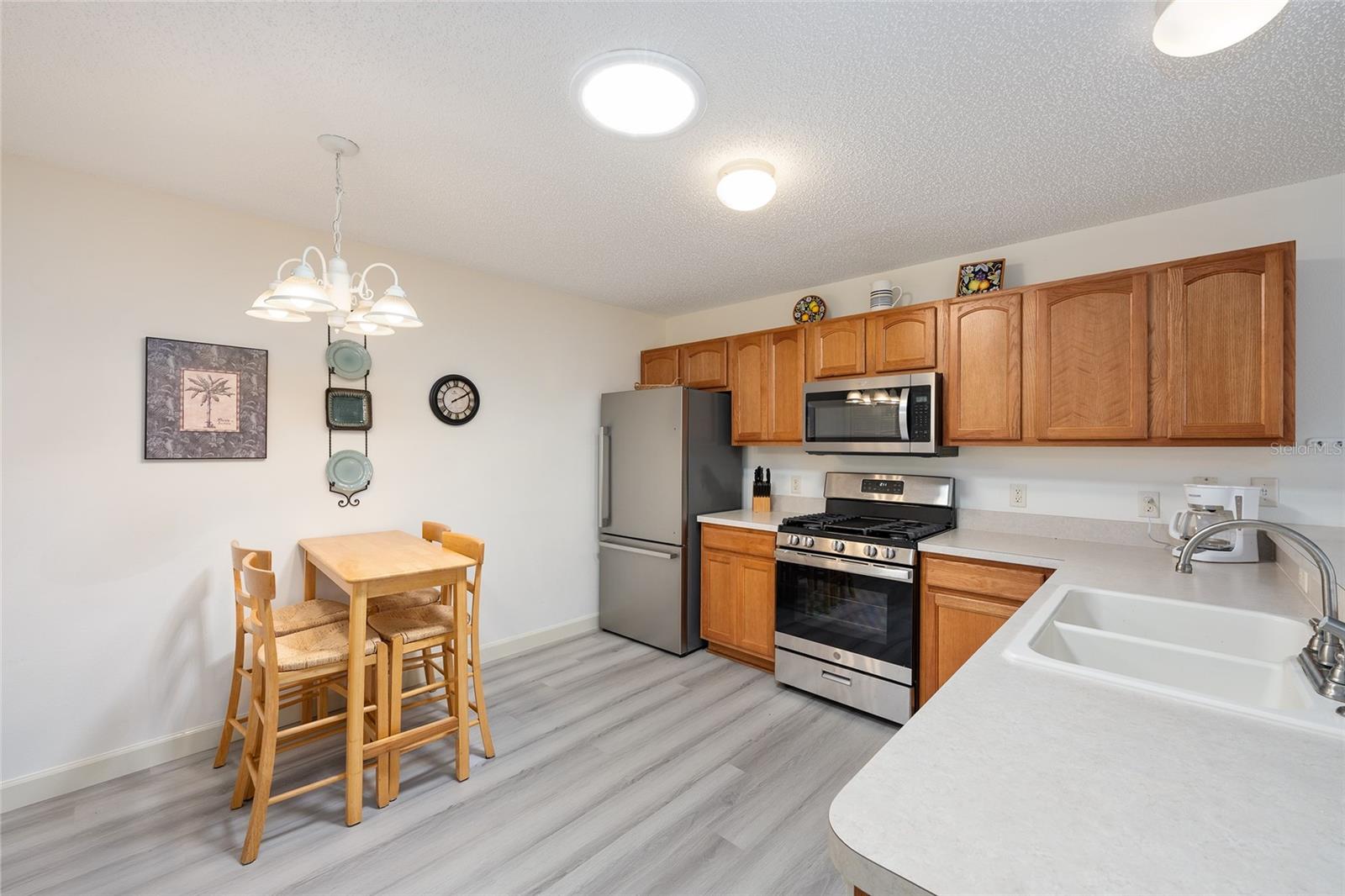 Image 16 of 44 For 1017 Pinewood Place