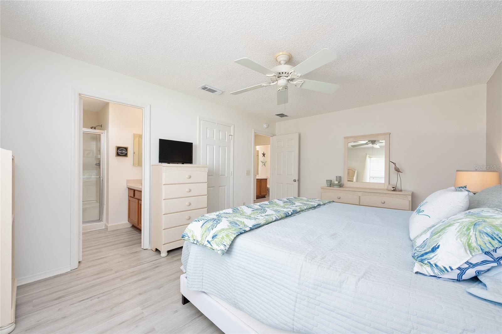 Image 22 of 44 For 1017 Pinewood Place