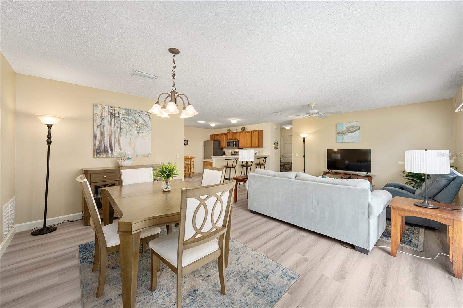 Image 7 of 44 For 1017 Pinewood Place