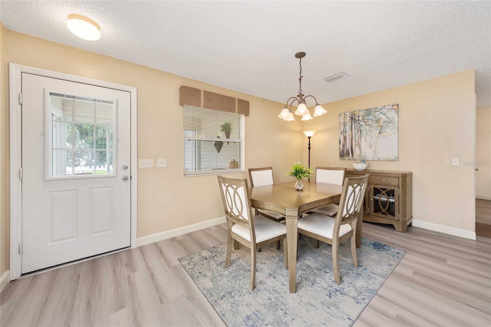 Image 8 of 44 For 1017 Pinewood Place