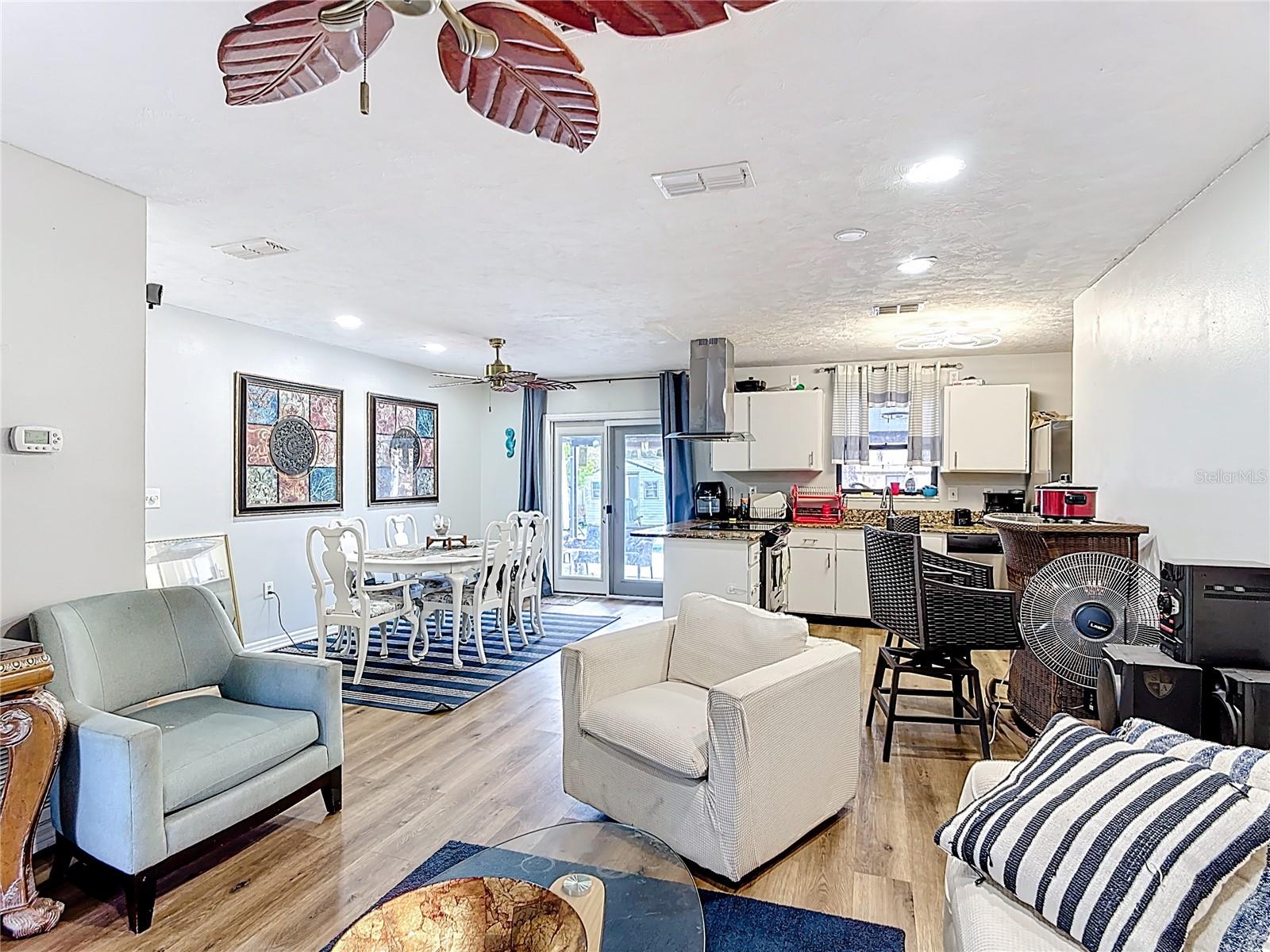 Image 5 of 42 For 106 California Avenue