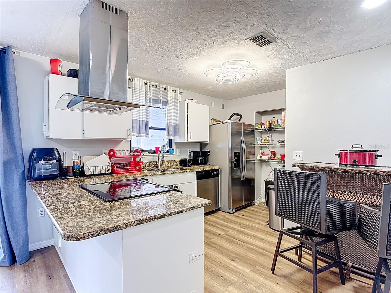 Image 9 of 42 For 106 California Avenue