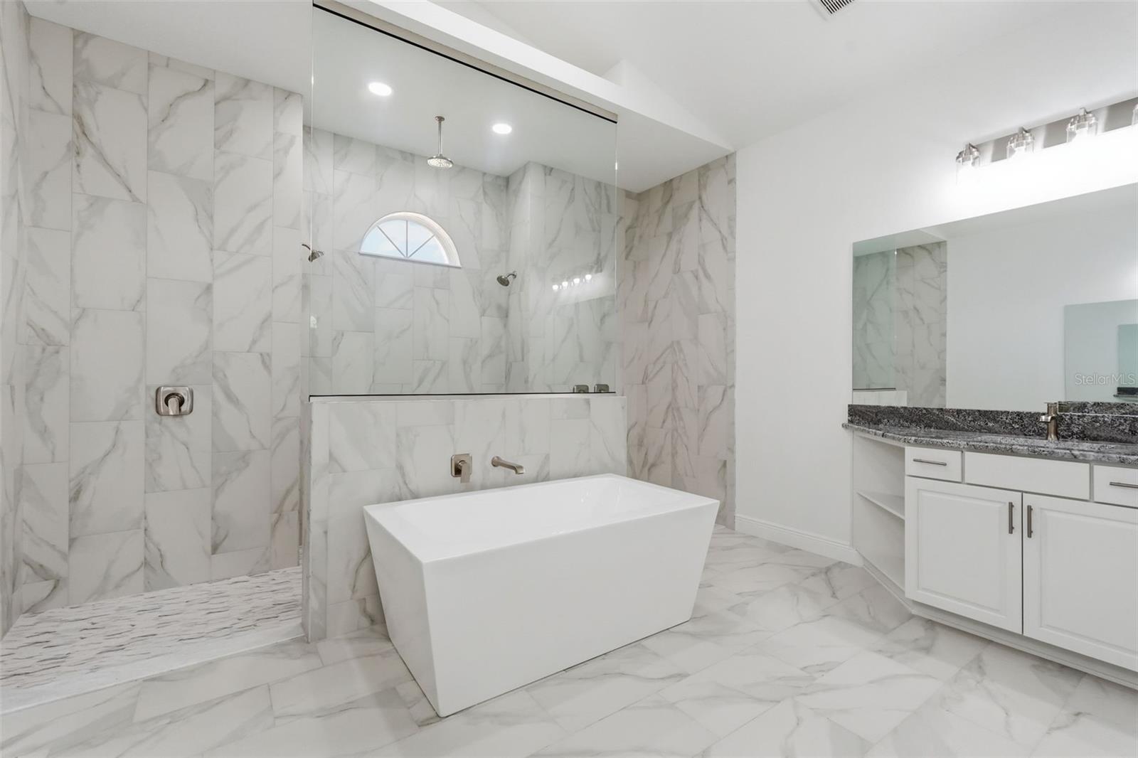 Image 14 of 66 For 421 Chase Street