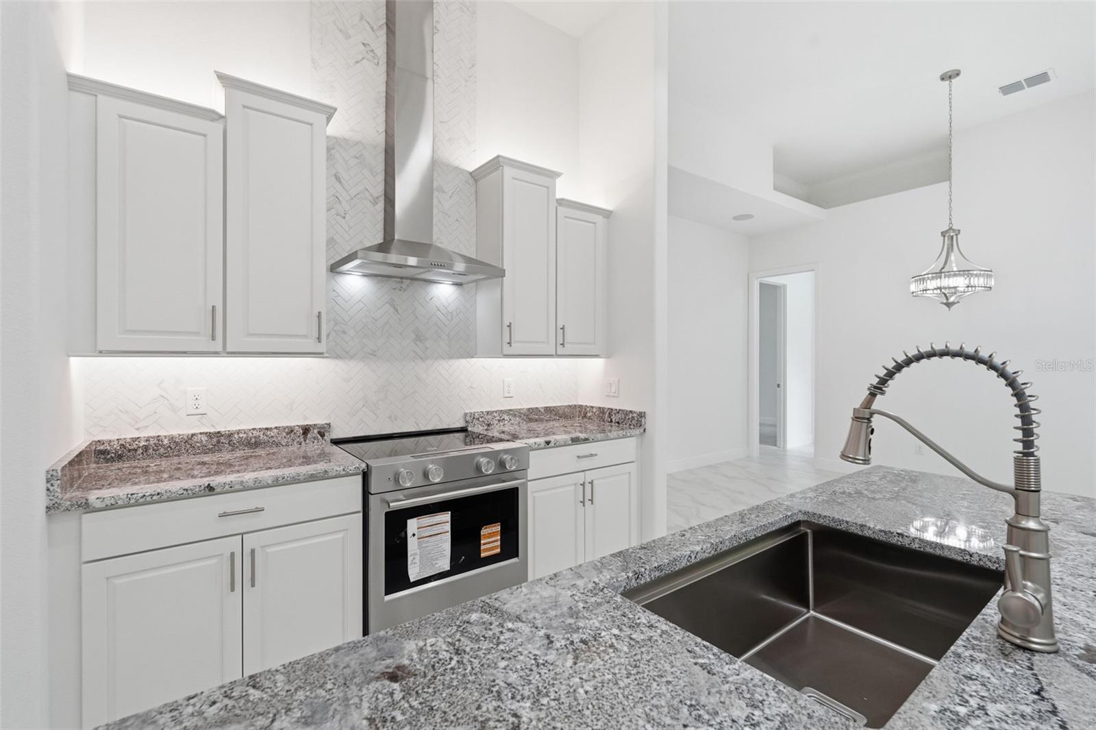 Image 25 of 66 For 421 Chase Street