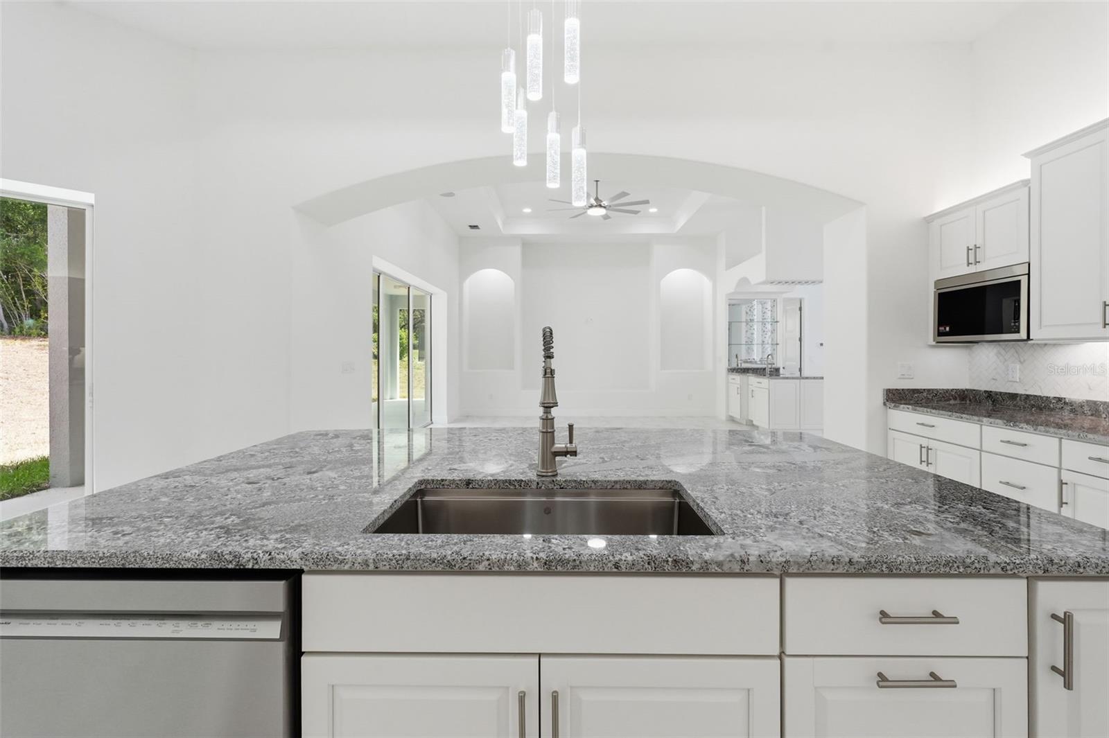 Image 26 of 66 For 421 Chase Street