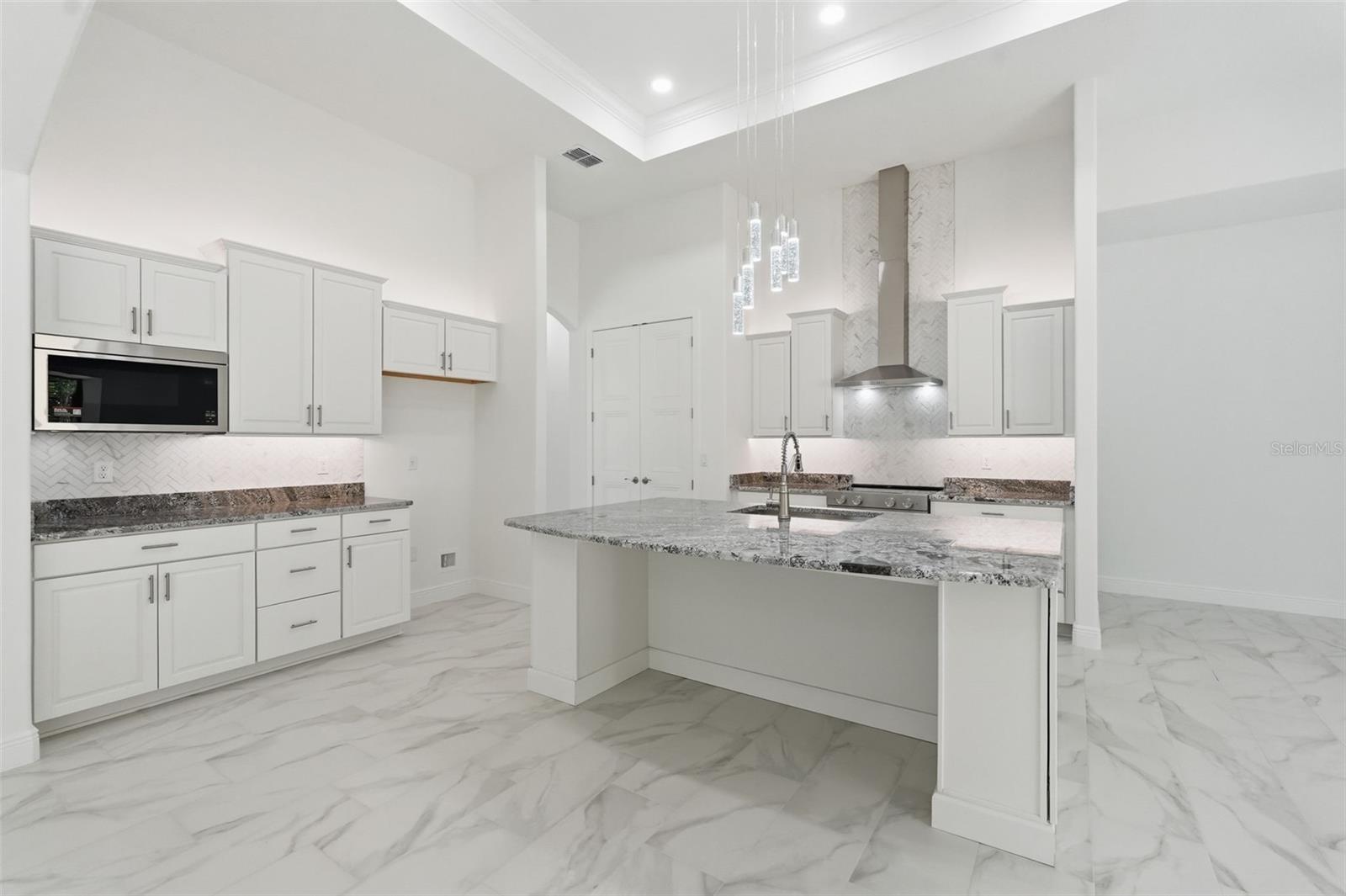 Image 7 of 66 For 421 Chase Street