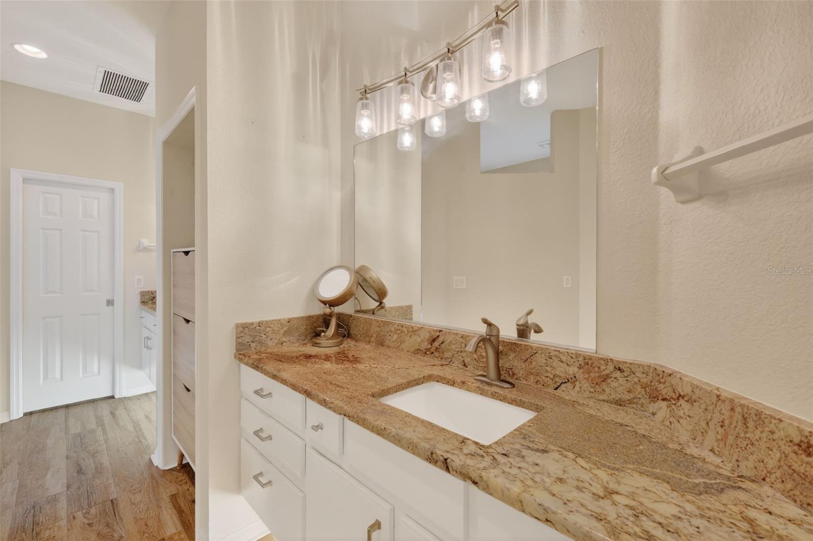 Image 19 of 53 For 1880 Edgewater Drive