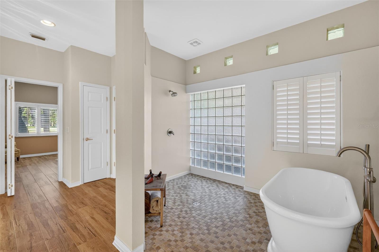 Image 21 of 53 For 1880 Edgewater Drive