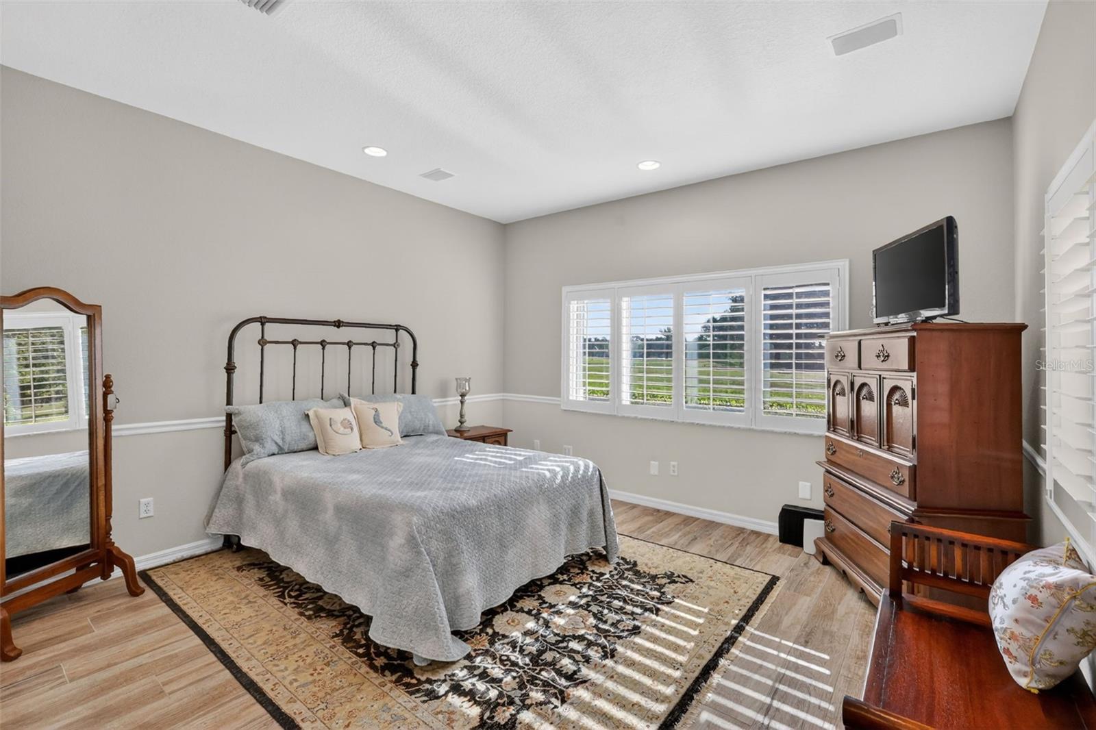 Image 24 of 53 For 1880 Edgewater Drive