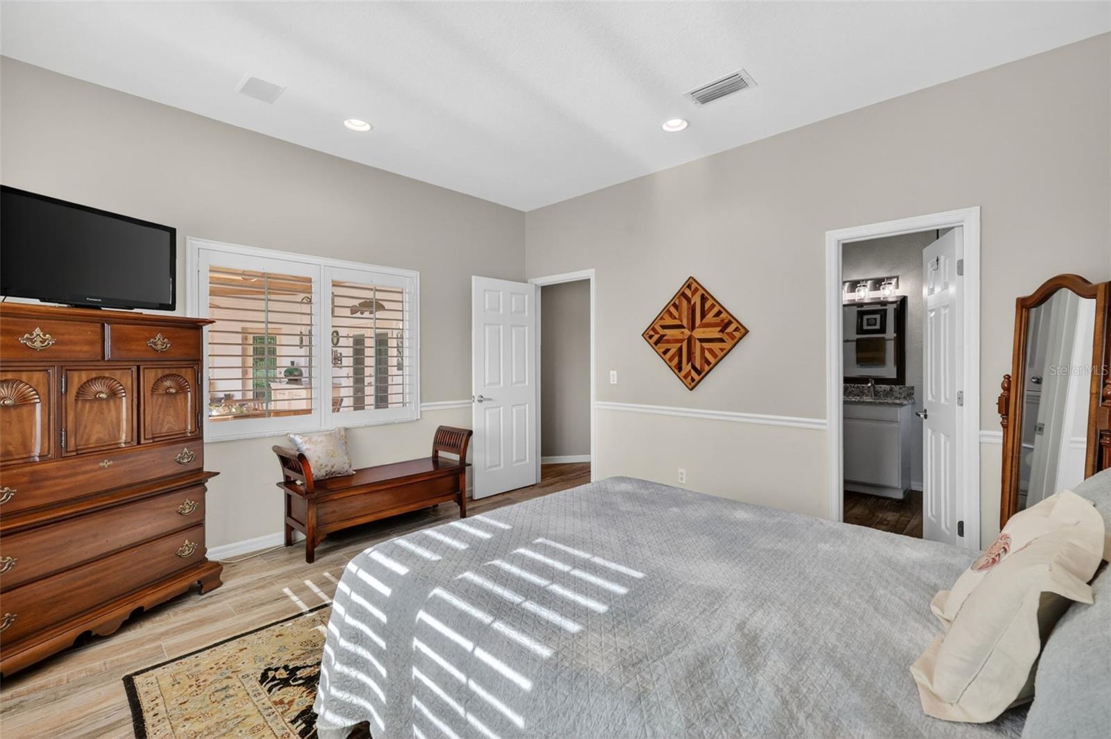 Image 25 of 53 For 1880 Edgewater Drive