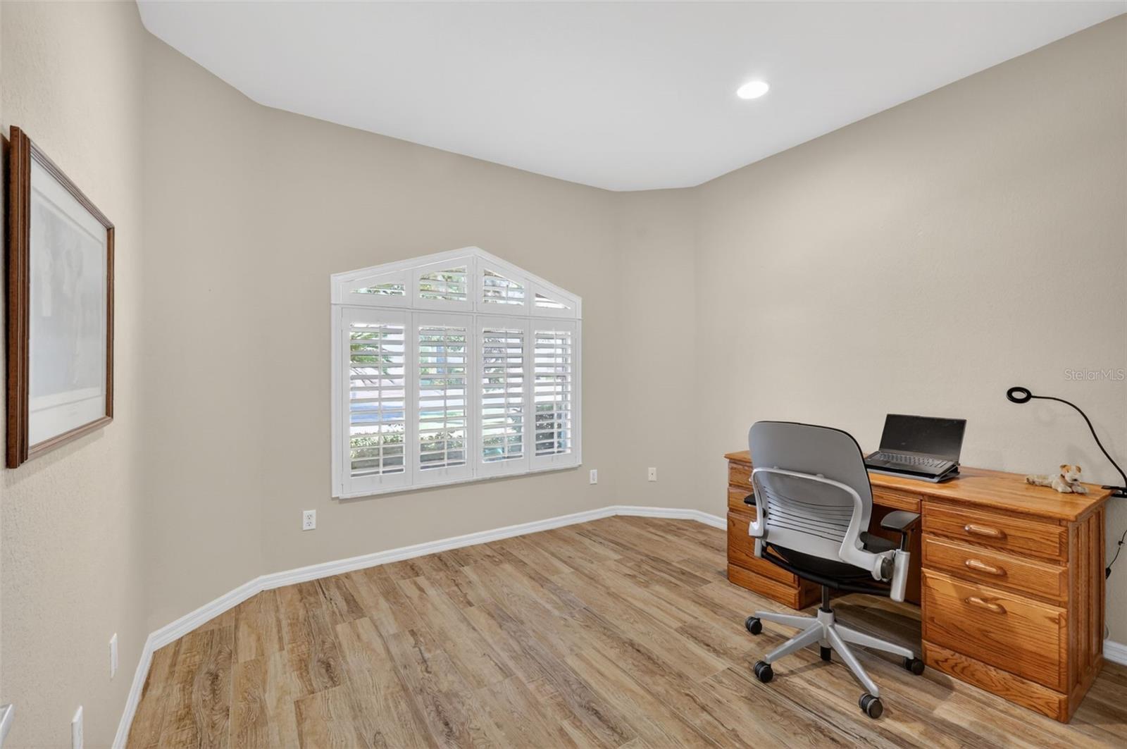 Image 26 of 53 For 1880 Edgewater Drive