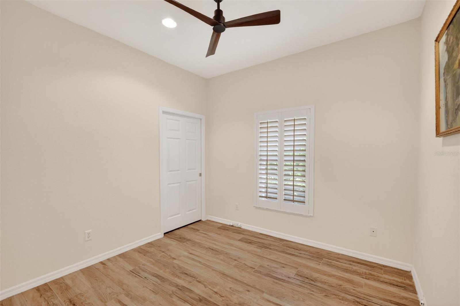 Image 27 of 53 For 1880 Edgewater Drive