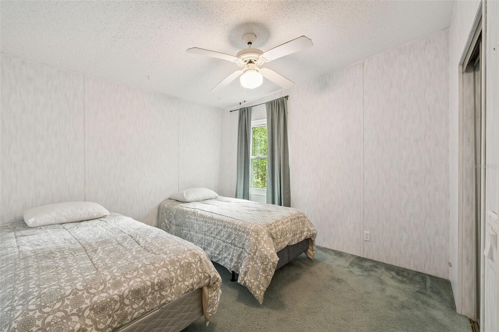 Image 15 of 21 For 42 Maplehurst Avenue