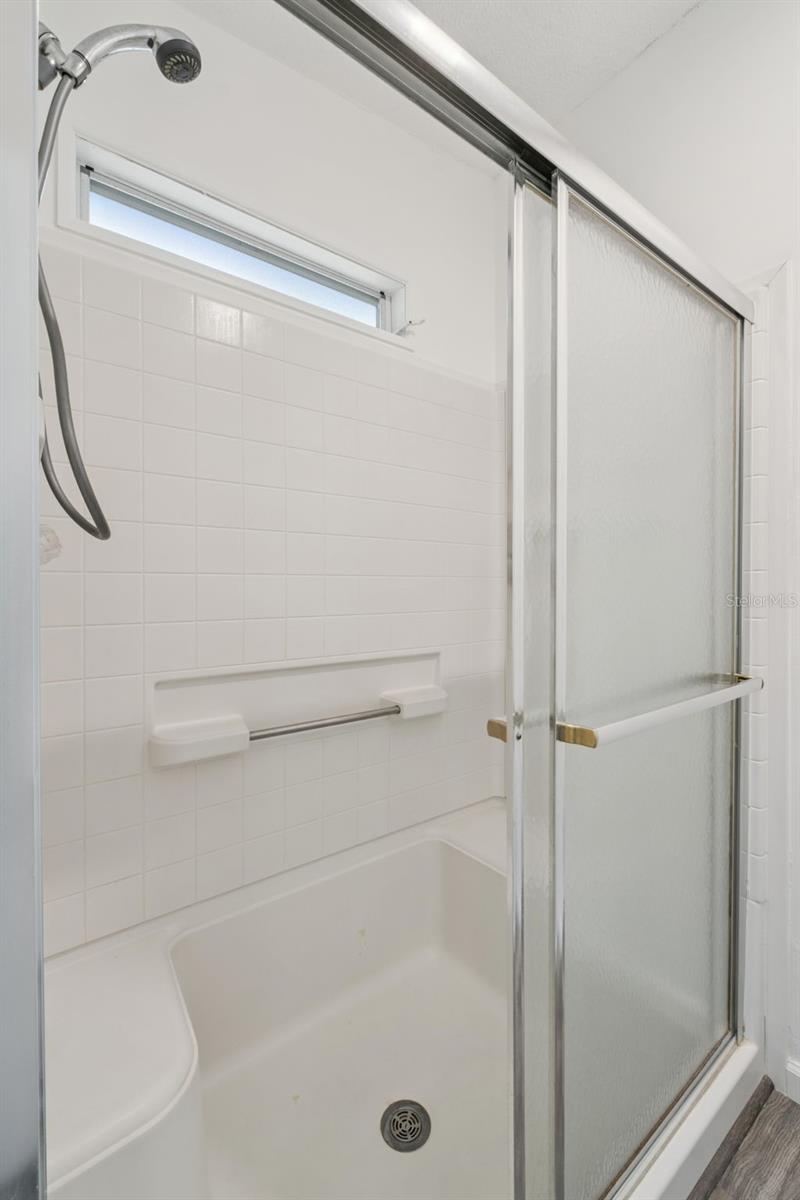 Image 17 of 21 For 42 Maplehurst Avenue