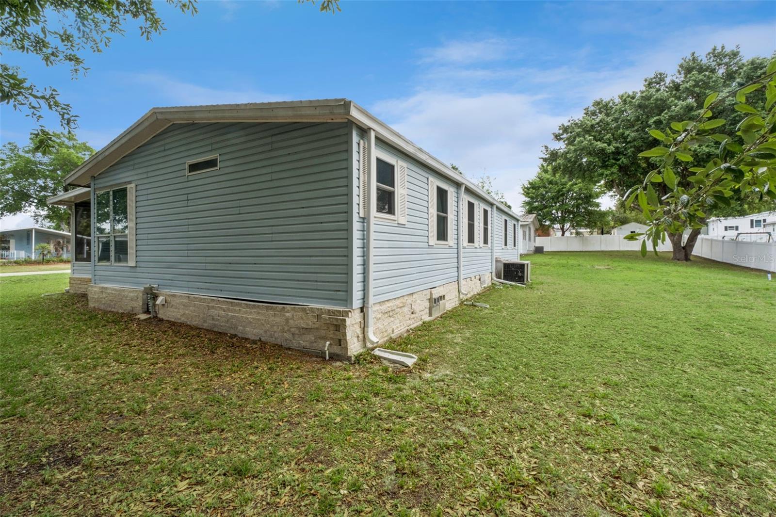 Image 20 of 21 For 42 Maplehurst Avenue