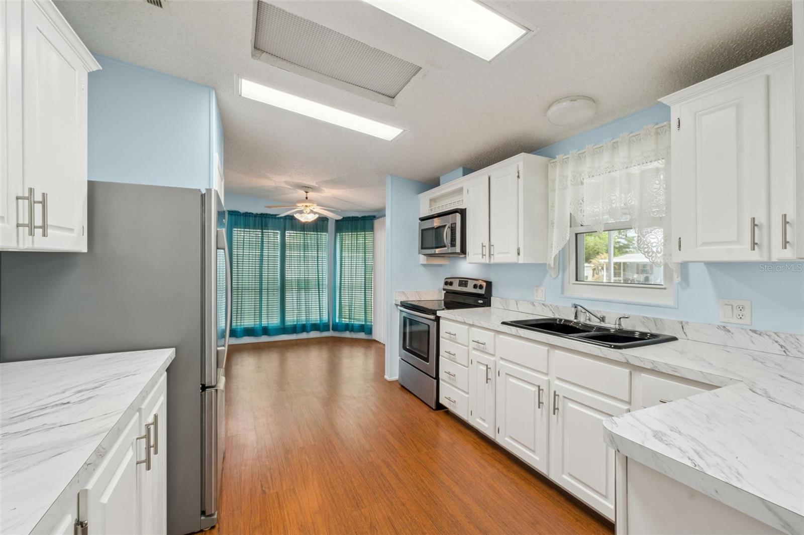 Image 3 of 21 For 42 Maplehurst Avenue