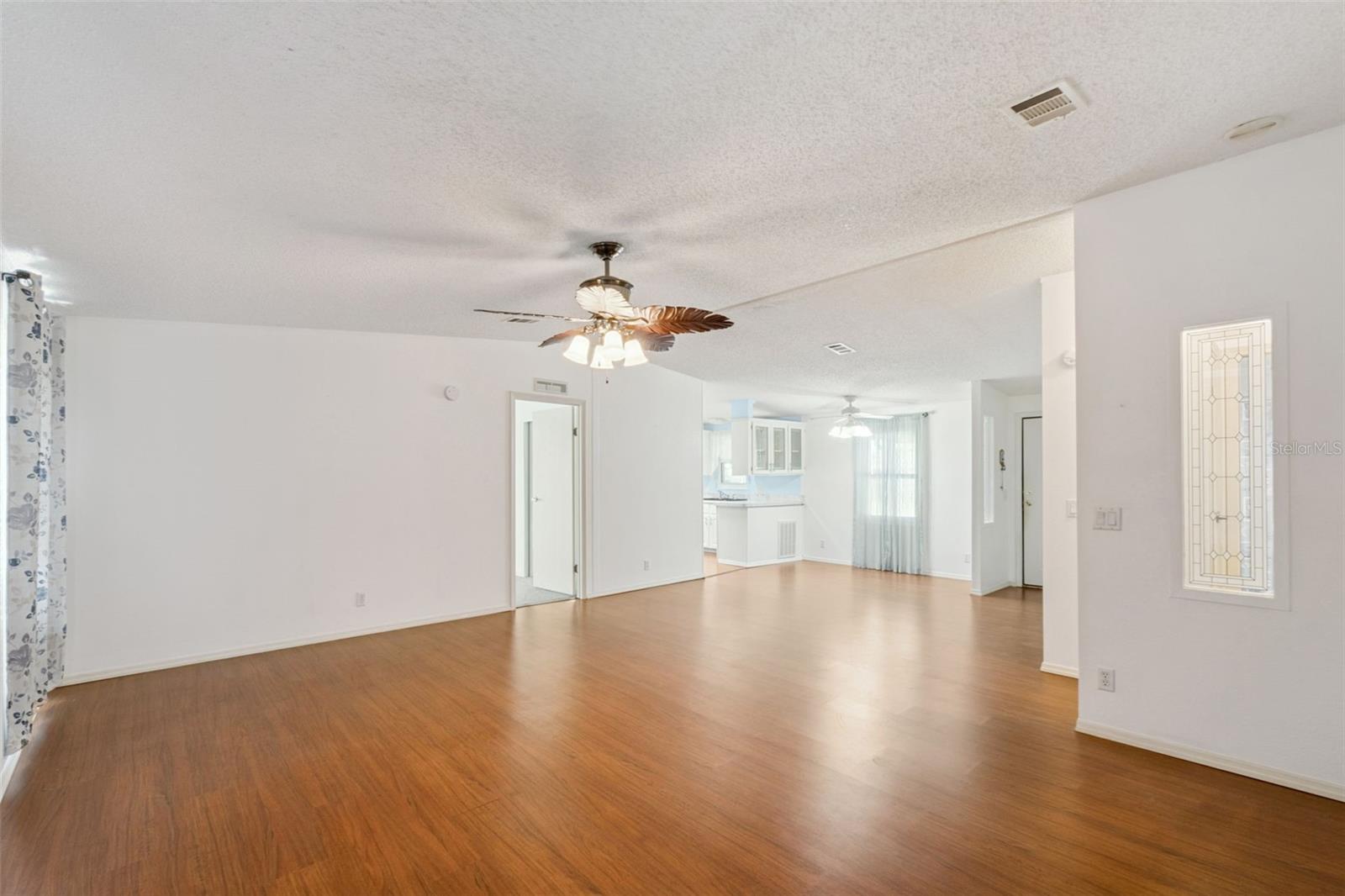 Image 4 of 21 For 42 Maplehurst Avenue