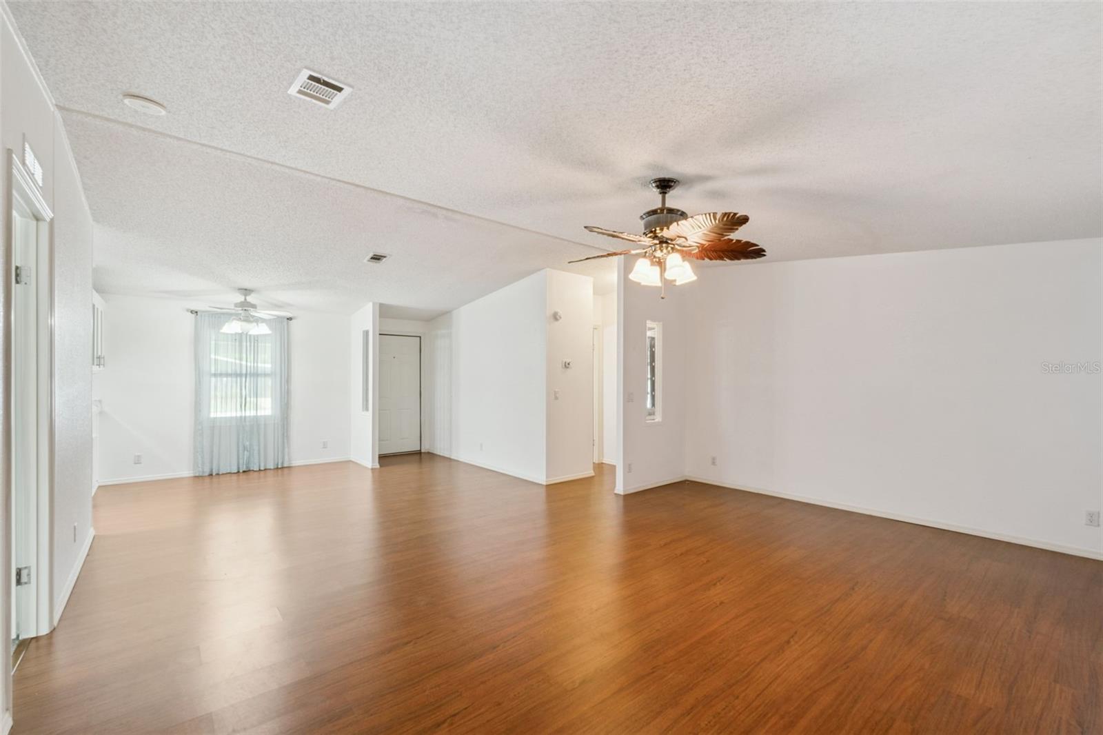 Image 5 of 21 For 42 Maplehurst Avenue