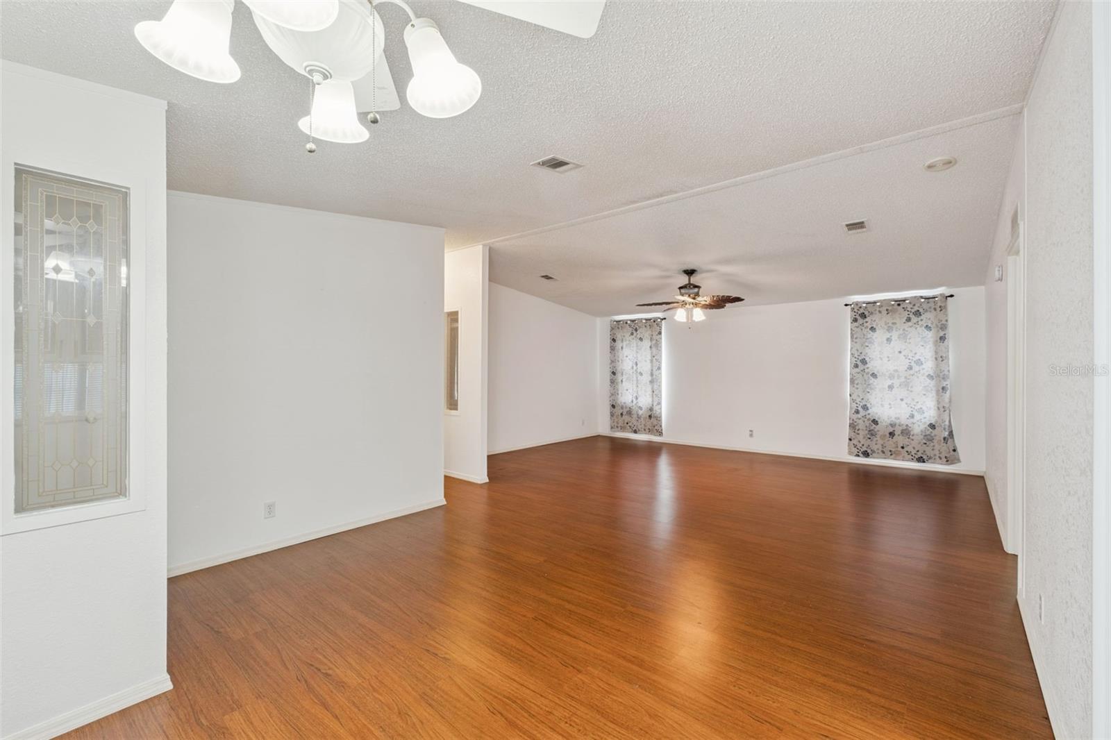 Image 6 of 21 For 42 Maplehurst Avenue