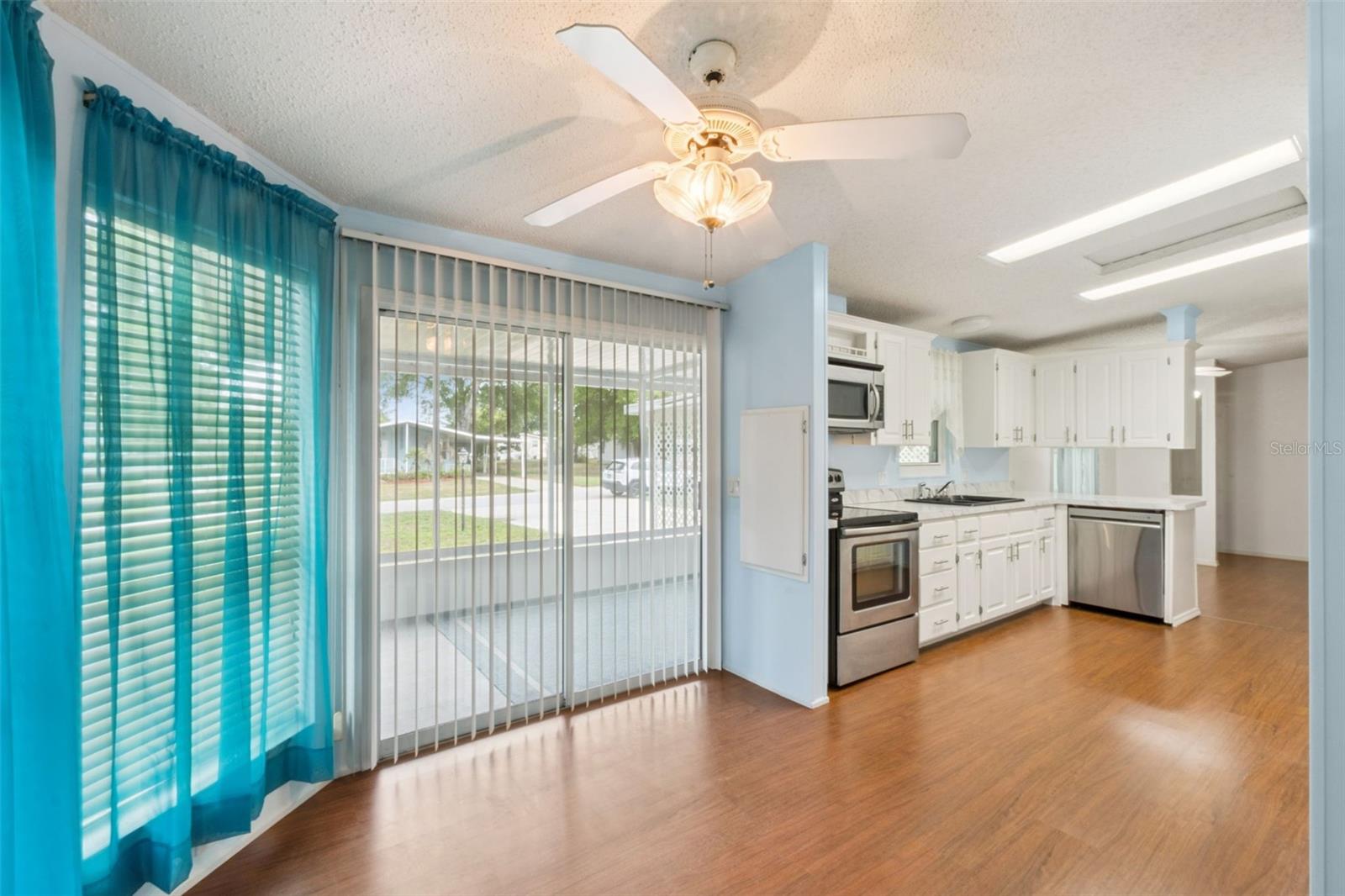 Image 7 of 21 For 42 Maplehurst Avenue