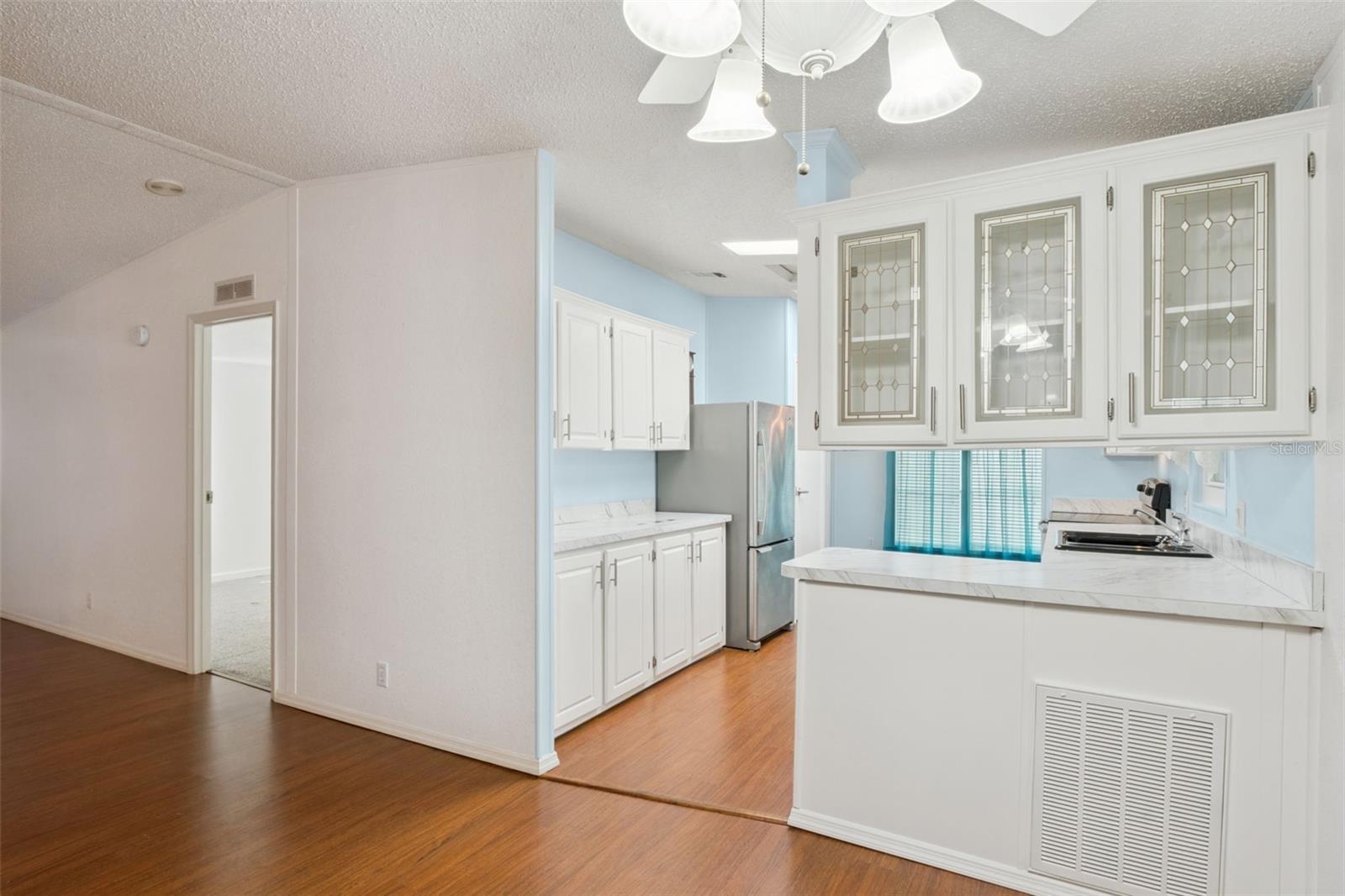 Image 8 of 21 For 42 Maplehurst Avenue