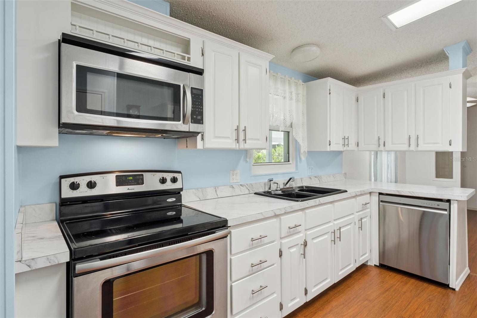 Image 9 of 21 For 42 Maplehurst Avenue