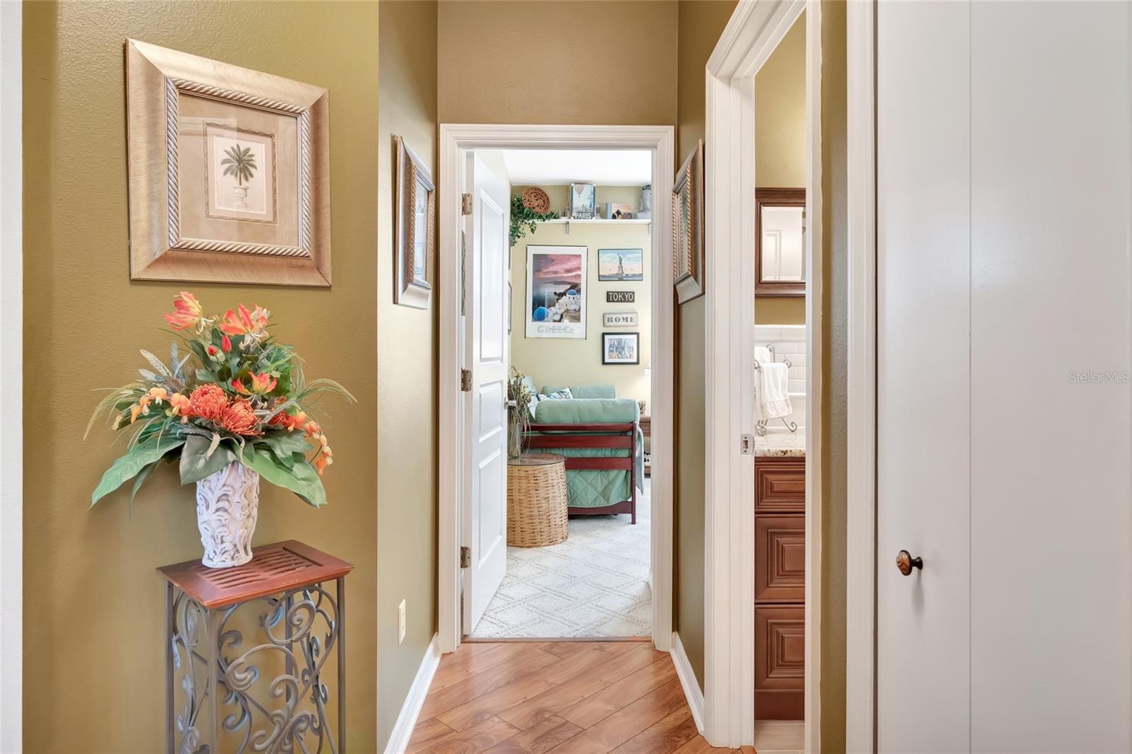 Image 20 of 46 For 12609 Katherine Circle