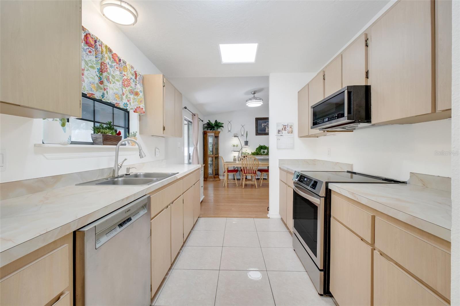 Image 12 of 37 For 615 E Inverness Blvd