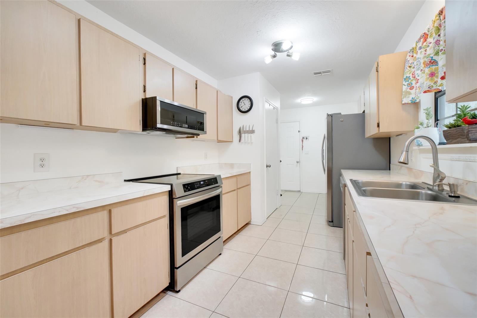 Image 13 of 37 For 615 E Inverness Blvd