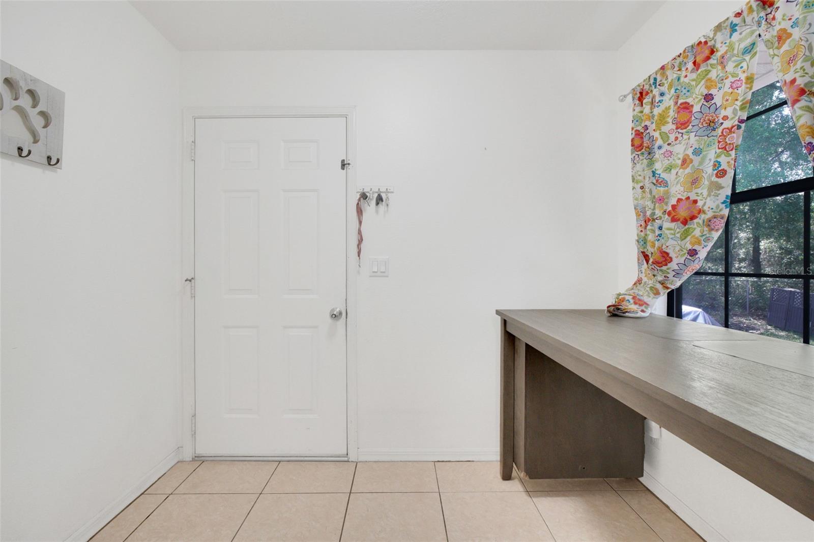 Image 15 of 37 For 615 E Inverness Blvd