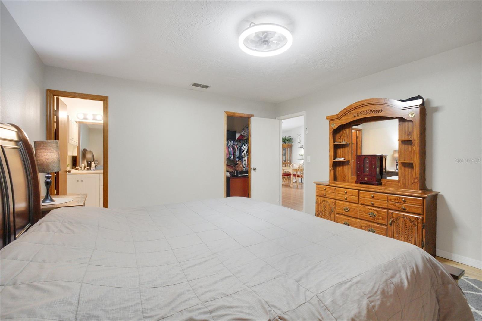 Image 17 of 37 For 615 E Inverness Blvd