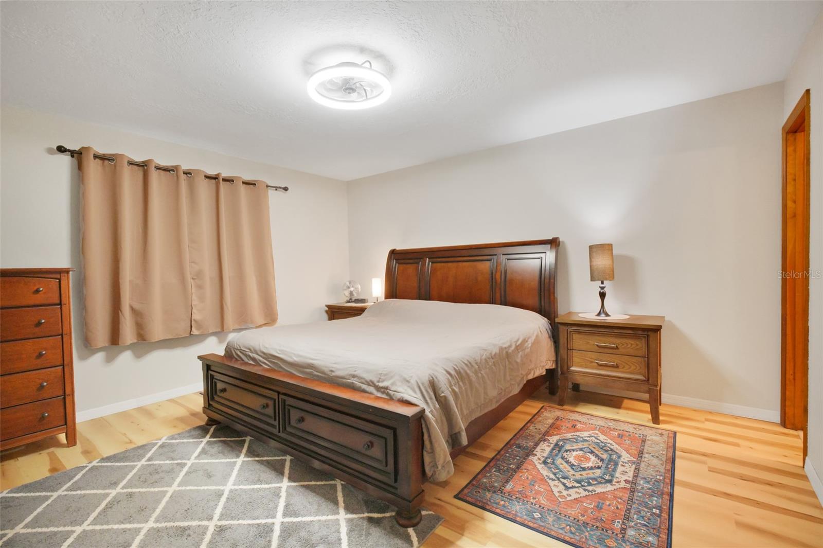 Image 18 of 37 For 615 E Inverness Blvd