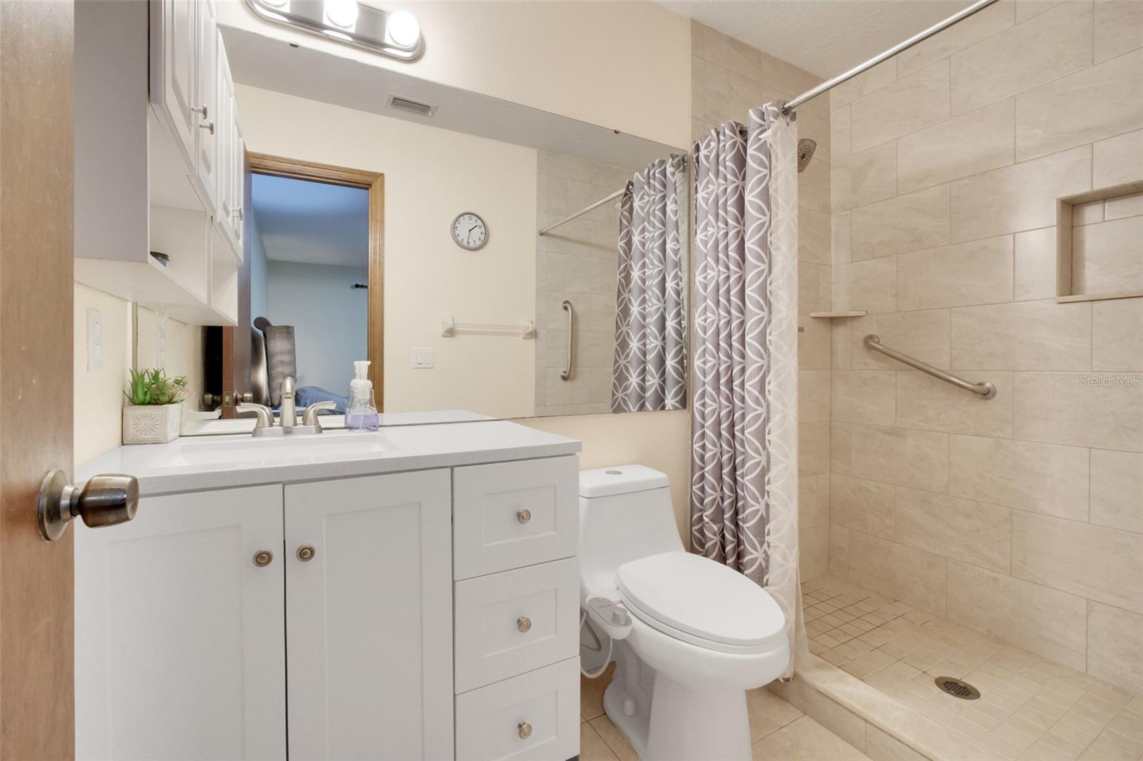 Image 19 of 37 For 615 E Inverness Blvd