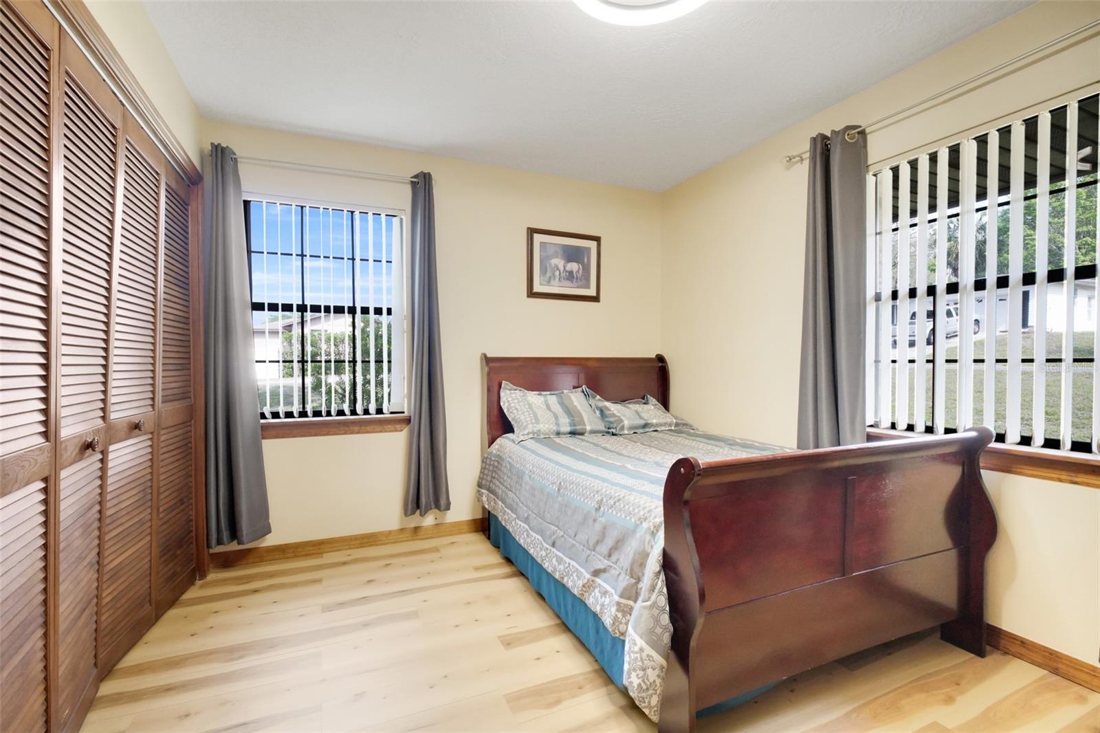 Image 20 of 37 For 615 E Inverness Blvd