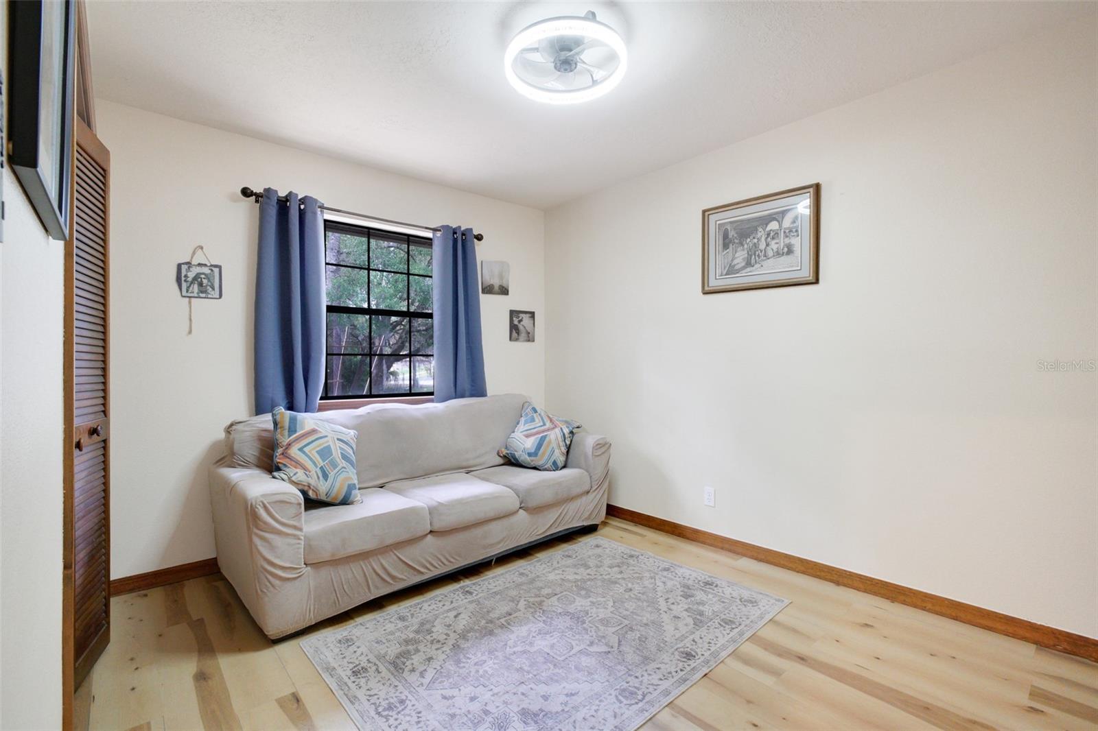 Image 21 of 37 For 615 E Inverness Blvd