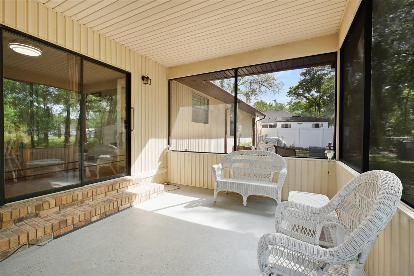 Image 35 of 37 For 615 E Inverness Blvd