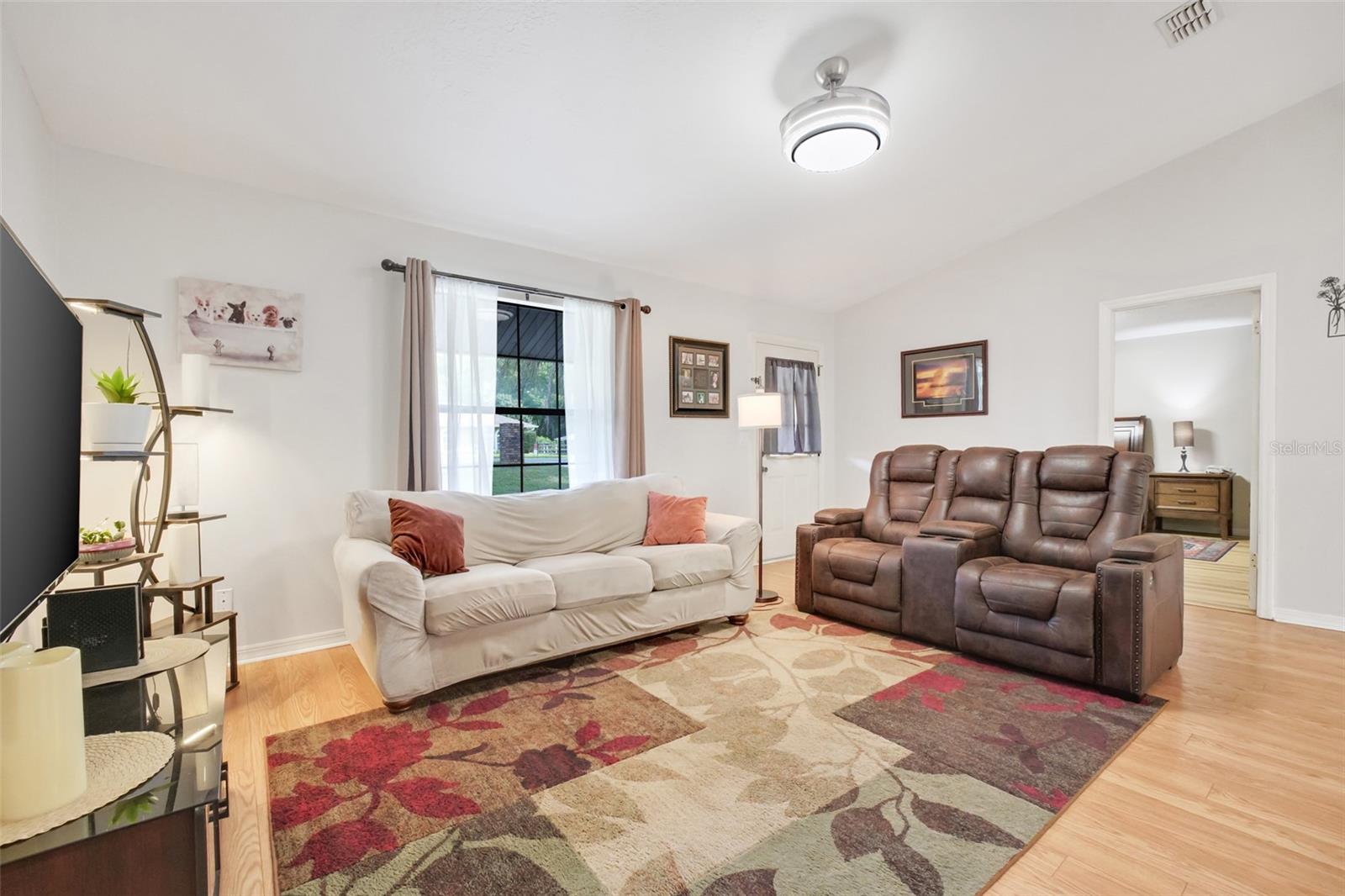 Image 7 of 37 For 615 E Inverness Blvd