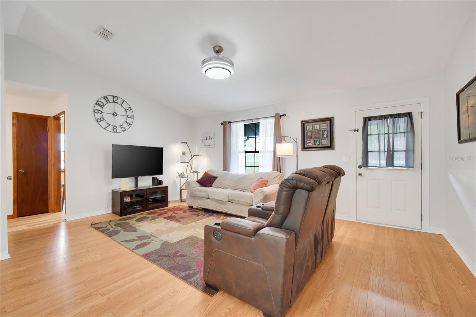 Image 8 of 37 For 615 E Inverness Blvd