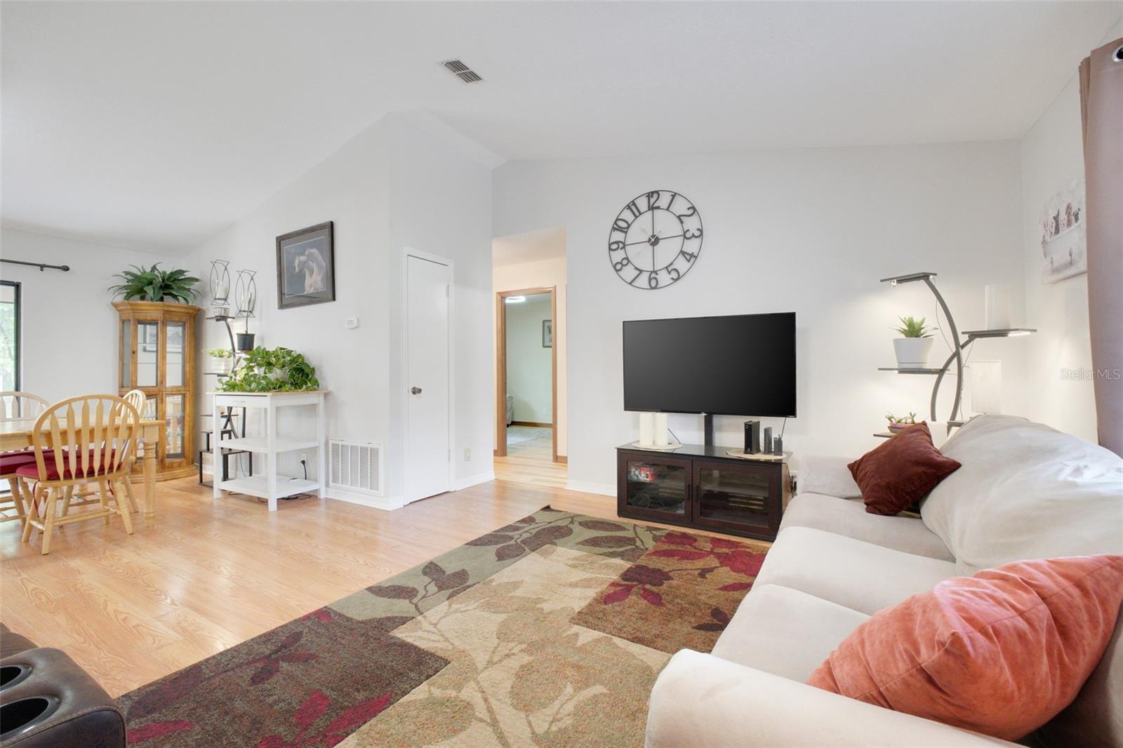 Image 9 of 37 For 615 E Inverness Blvd