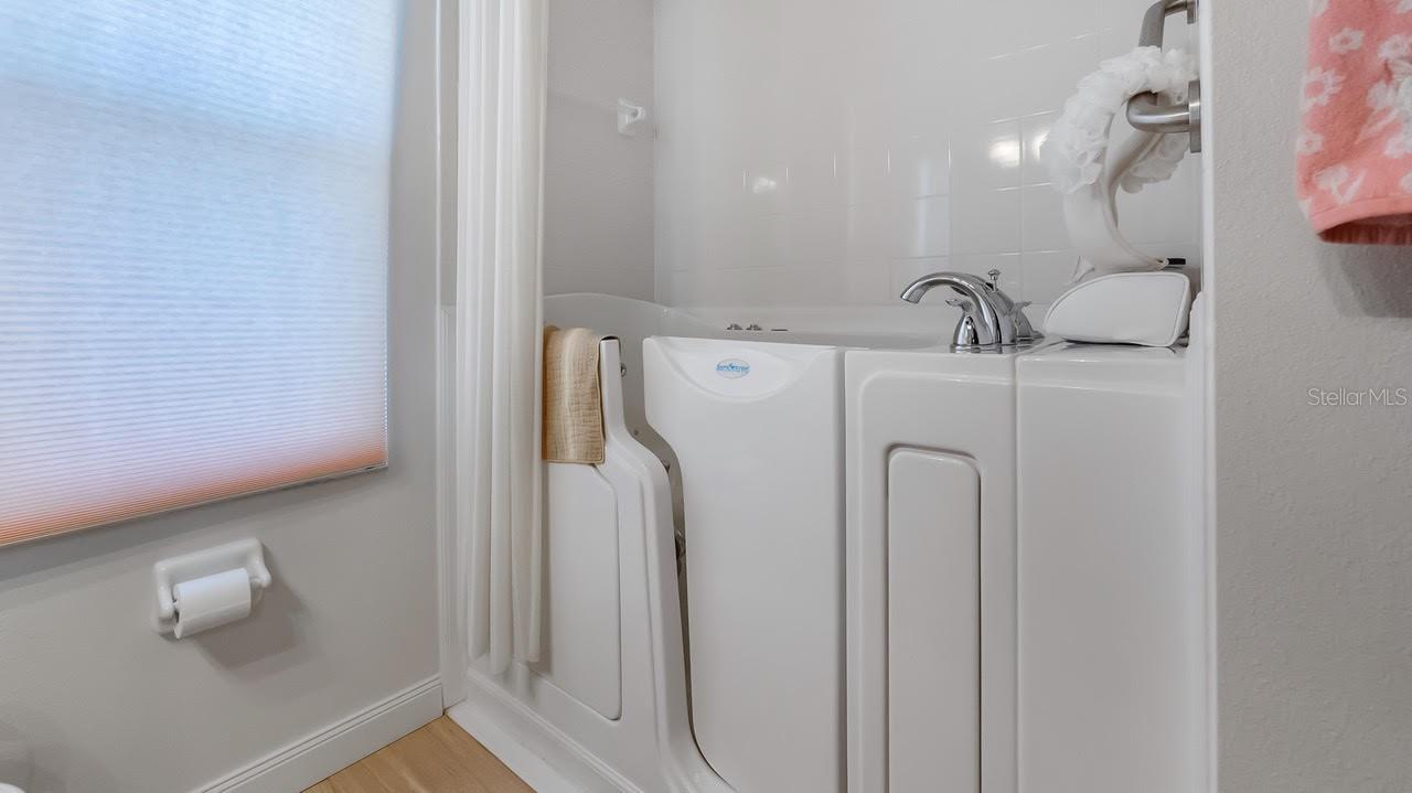 Image 16 of 26 For 2246 Belsfield Circle