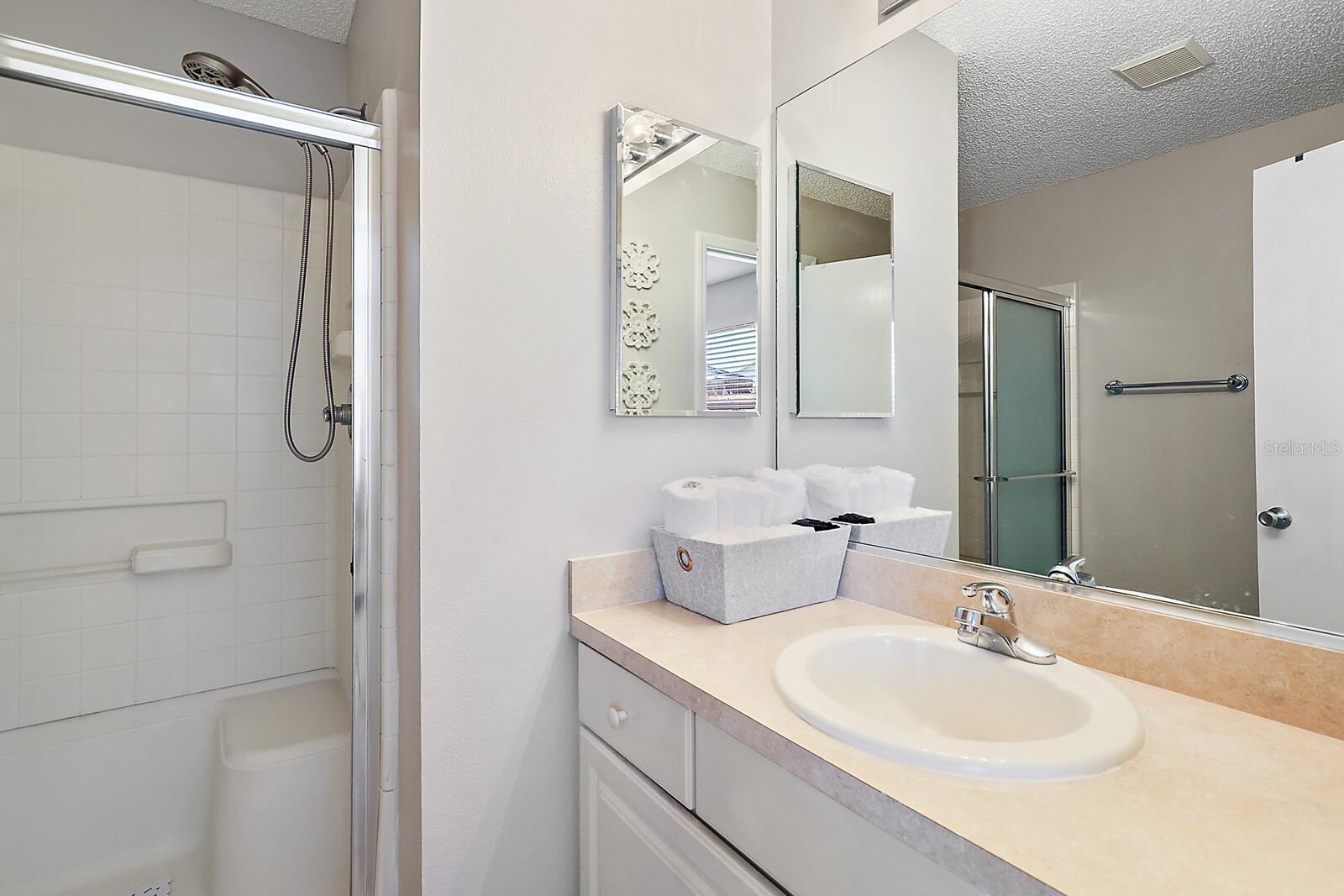 Image 16 of 29 For 2014 Johnson Court