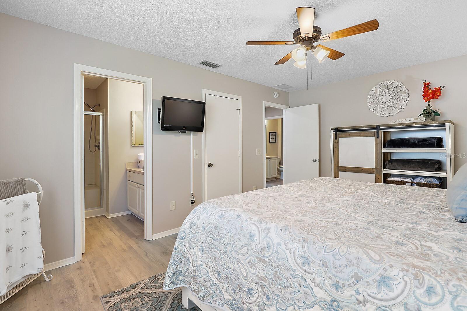 Image 17 of 29 For 2014 Johnson Court