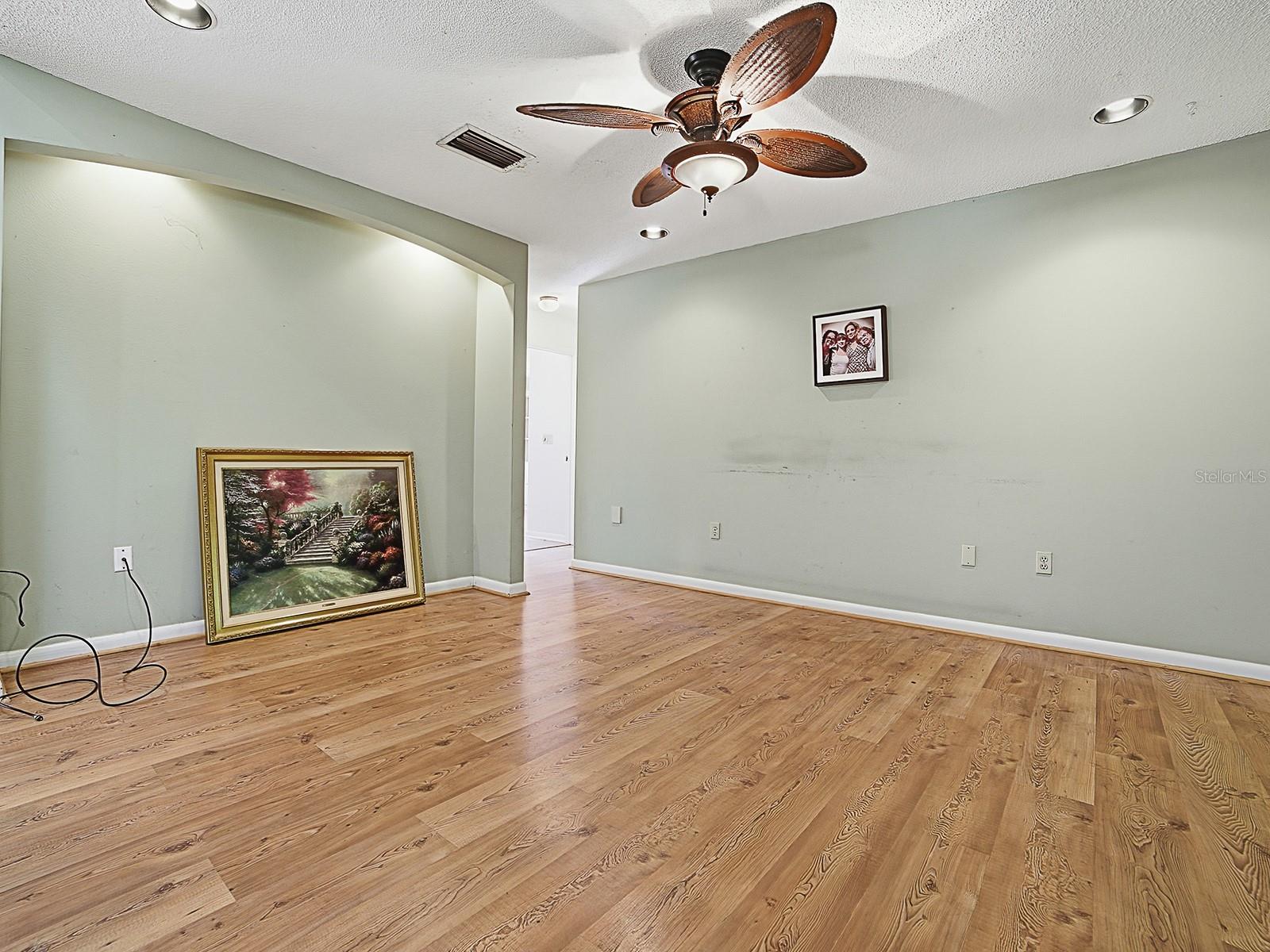 Image 11 of 30 For 104 Peppertree Court