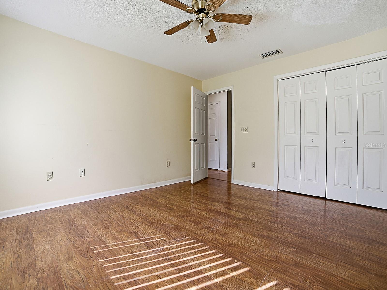 Image 16 of 30 For 104 Peppertree Court