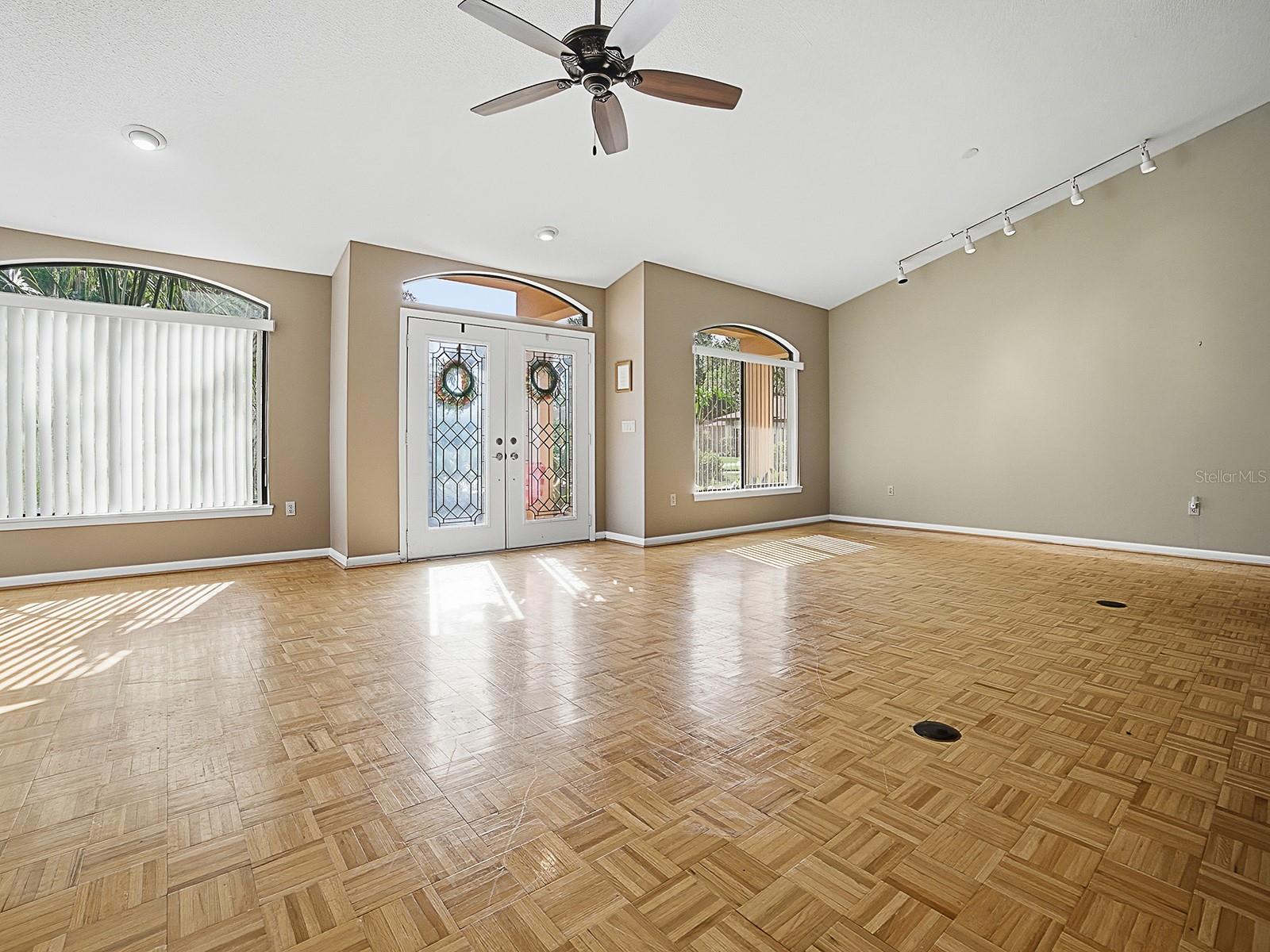 Image 3 of 30 For 104 Peppertree Court