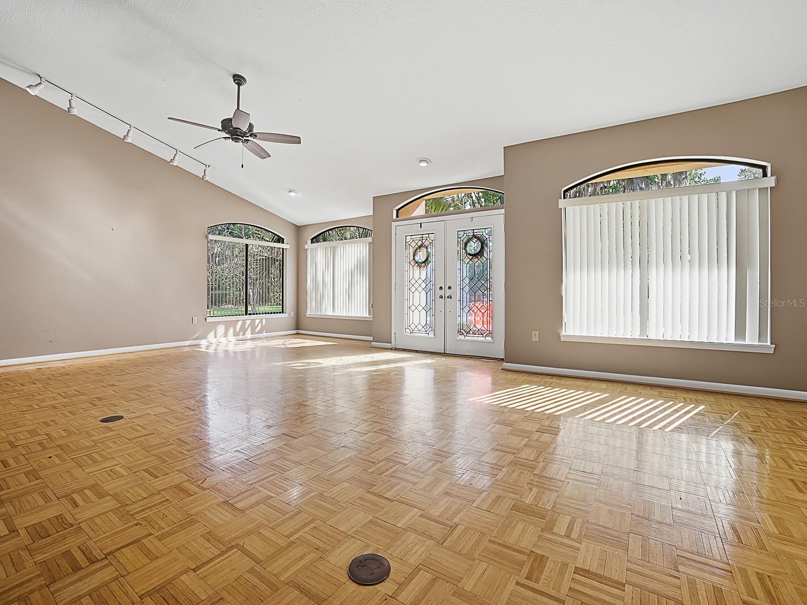 Image 4 of 30 For 104 Peppertree Court