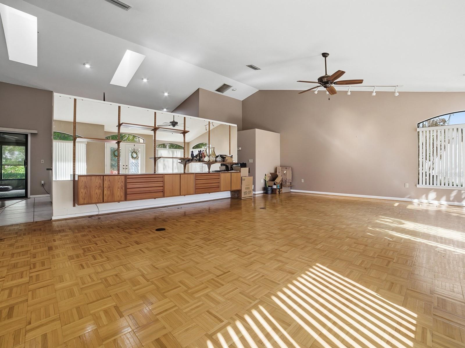 Image 5 of 30 For 104 Peppertree Court