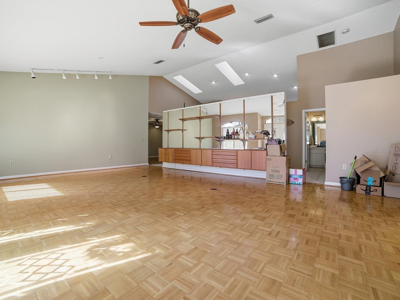 Image 6 of 30 For 104 Peppertree Court