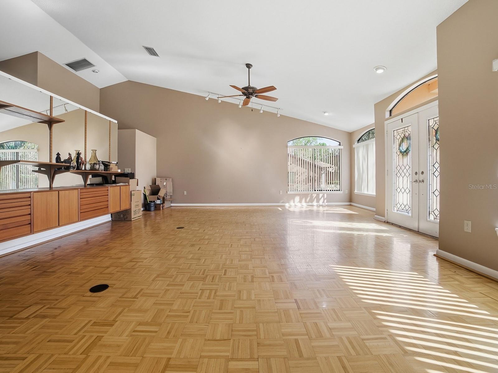 Image 7 of 30 For 104 Peppertree Court